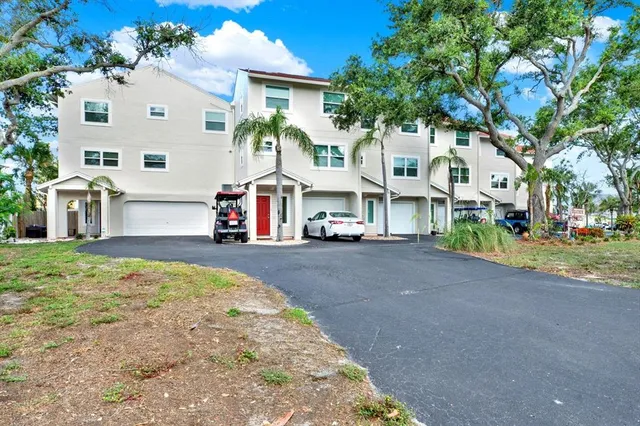 $4,485,000 | 812 East Gulf Boulevard, Indian Rocks Beach, FL 33785