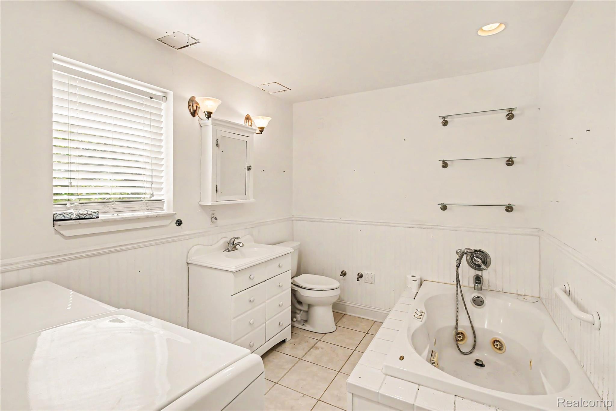 609 Main Street Fenton, MI 48430 - Photo 25 of 26 015_file_5093.jpg