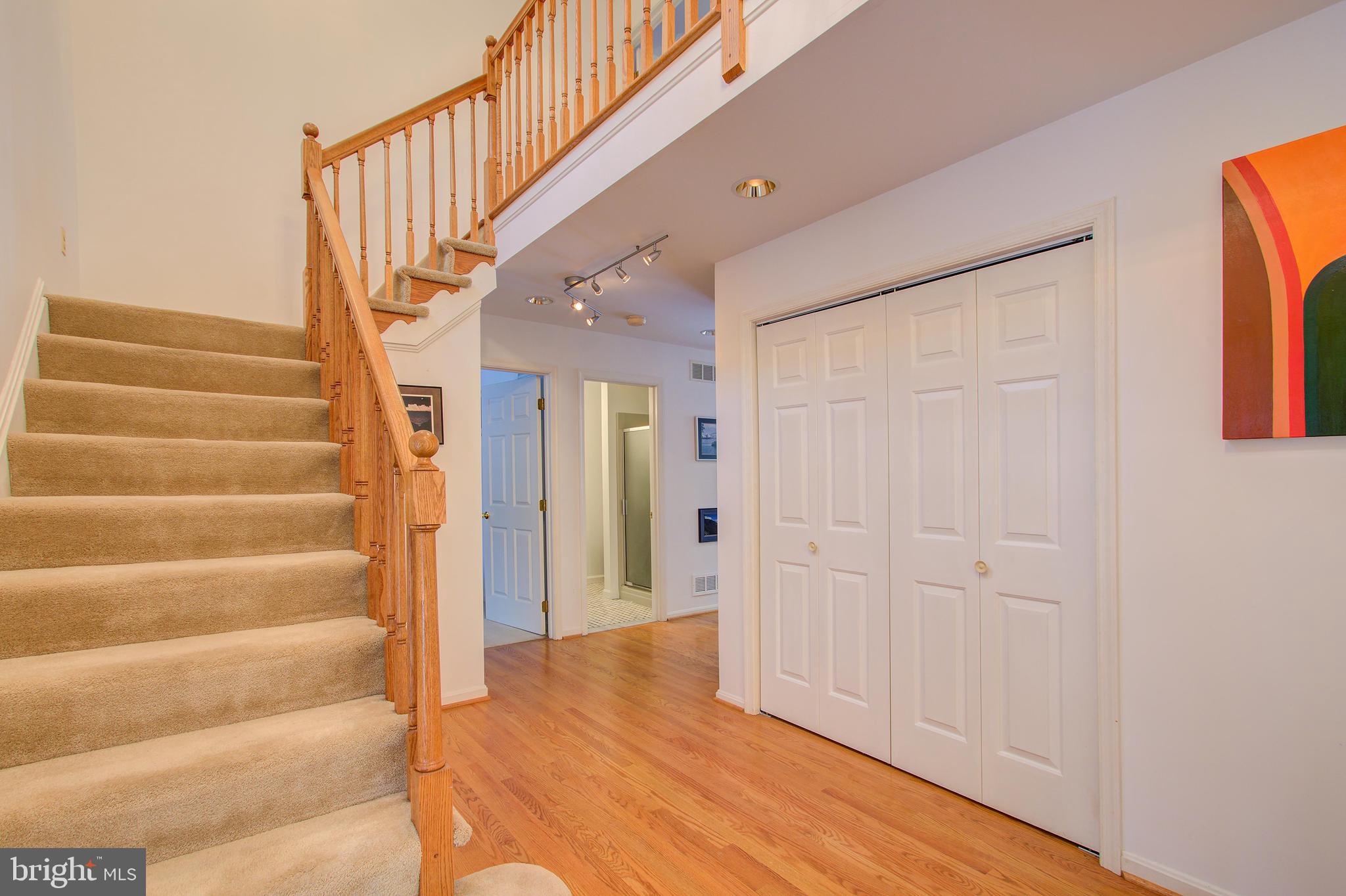 Open entry way to main floor