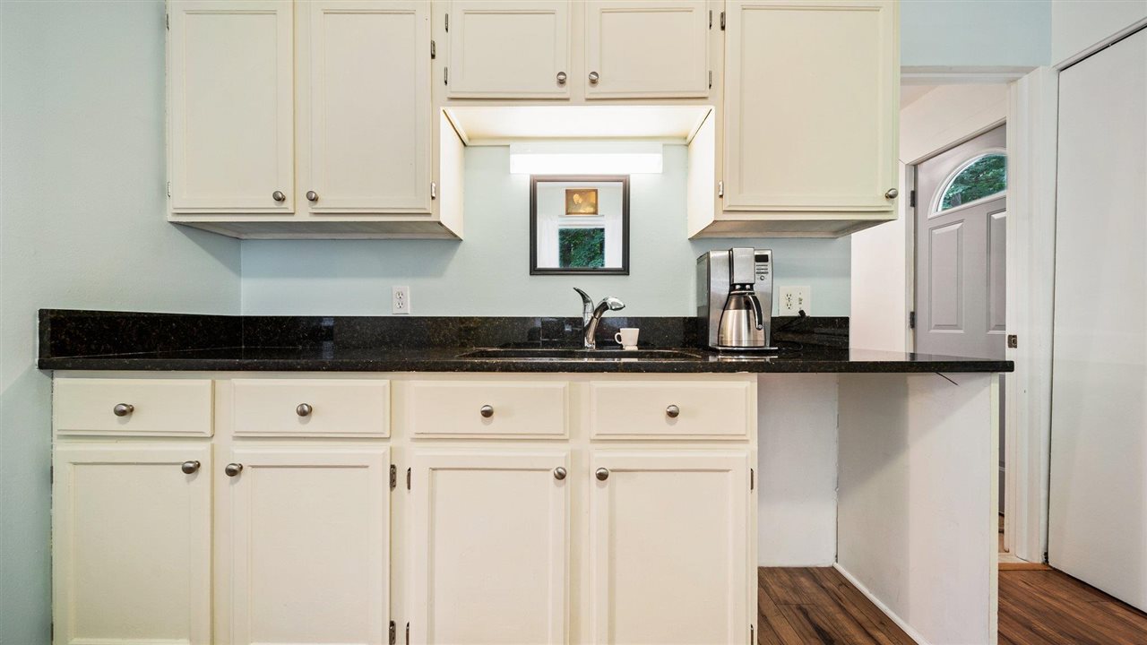 4194 Brammer Road Traverse City, MI 49685 - Photo 12 of 34 1891505-11.JPG