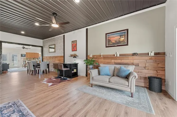 $639,000 | 27900 East Dye Store Road, Weston, MO 64098