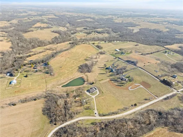 $639,000 | 27900 East Dye Store Road, Weston, MO 64098