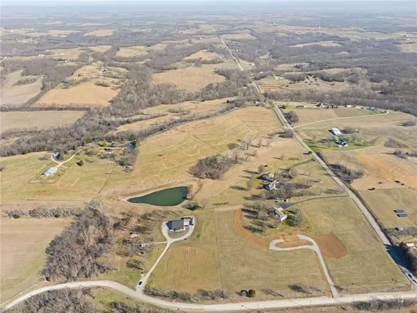 $639,000 | 27900 East Dye Store Road, Weston, MO 64098