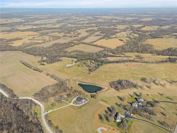 $639,000 | 27900 East Dye Store Road, Weston, MO 64098