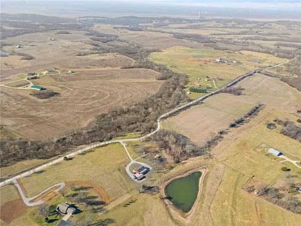 $639,000 | 27900 East Dye Store Road, Weston, MO 64098