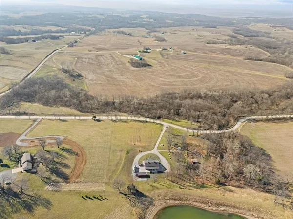 $639,000 | 27900 East Dye Store Road, Weston, MO 64098