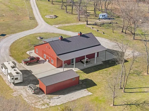 $639,000 | 27900 East Dye Store Road, Weston, MO 64098