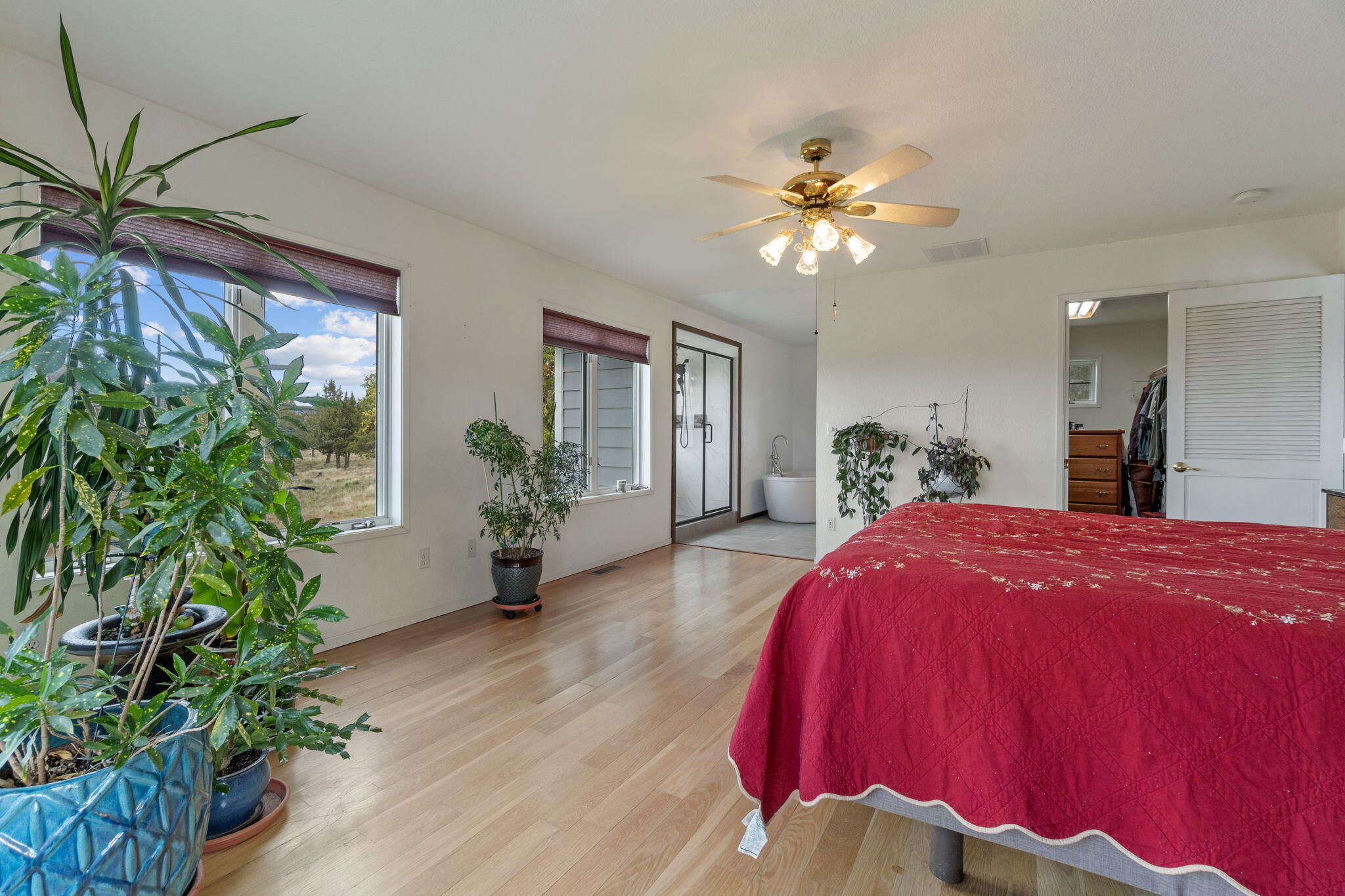 17722 Pope Road Merrill, OR 97633 - Photo 29 of 61 a bed room with a bed and a potted plant
