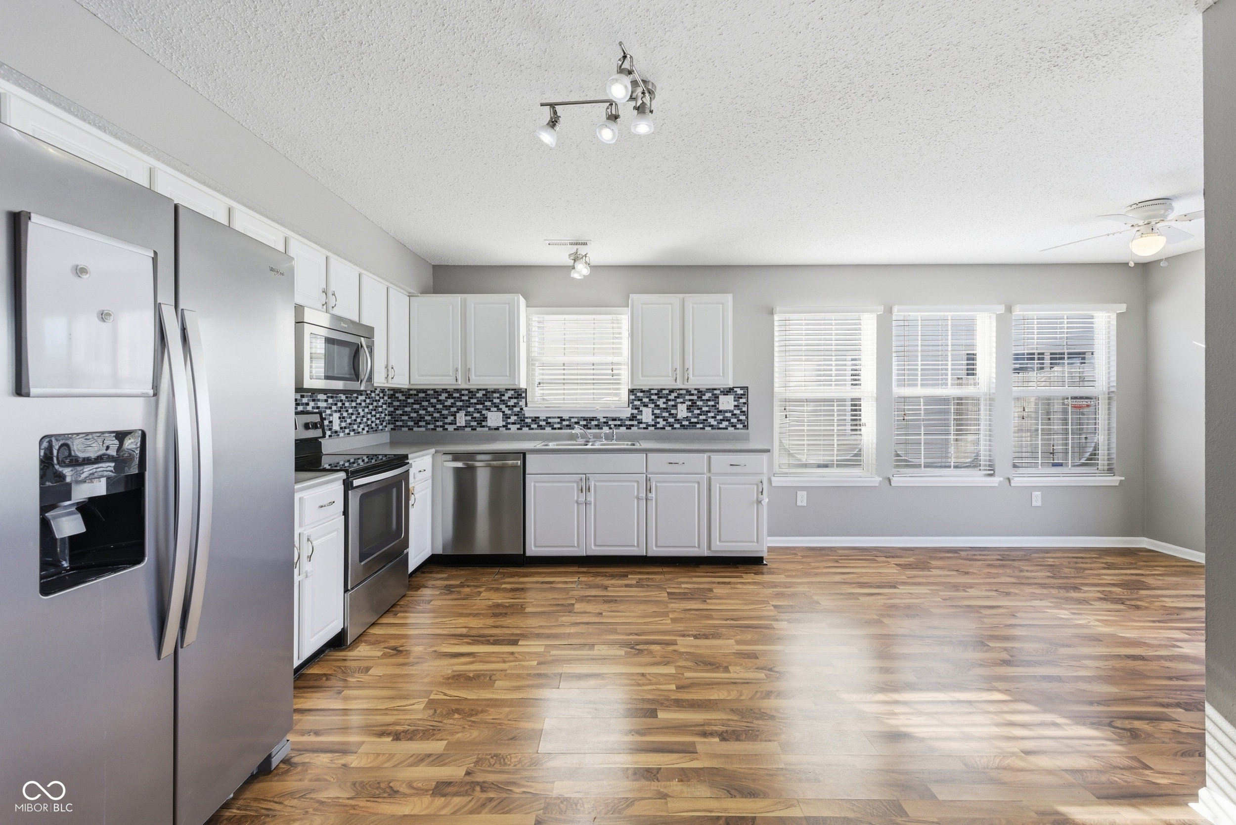 584 Springtree Lane Avon, IN 46123 - Photo 15 of 39