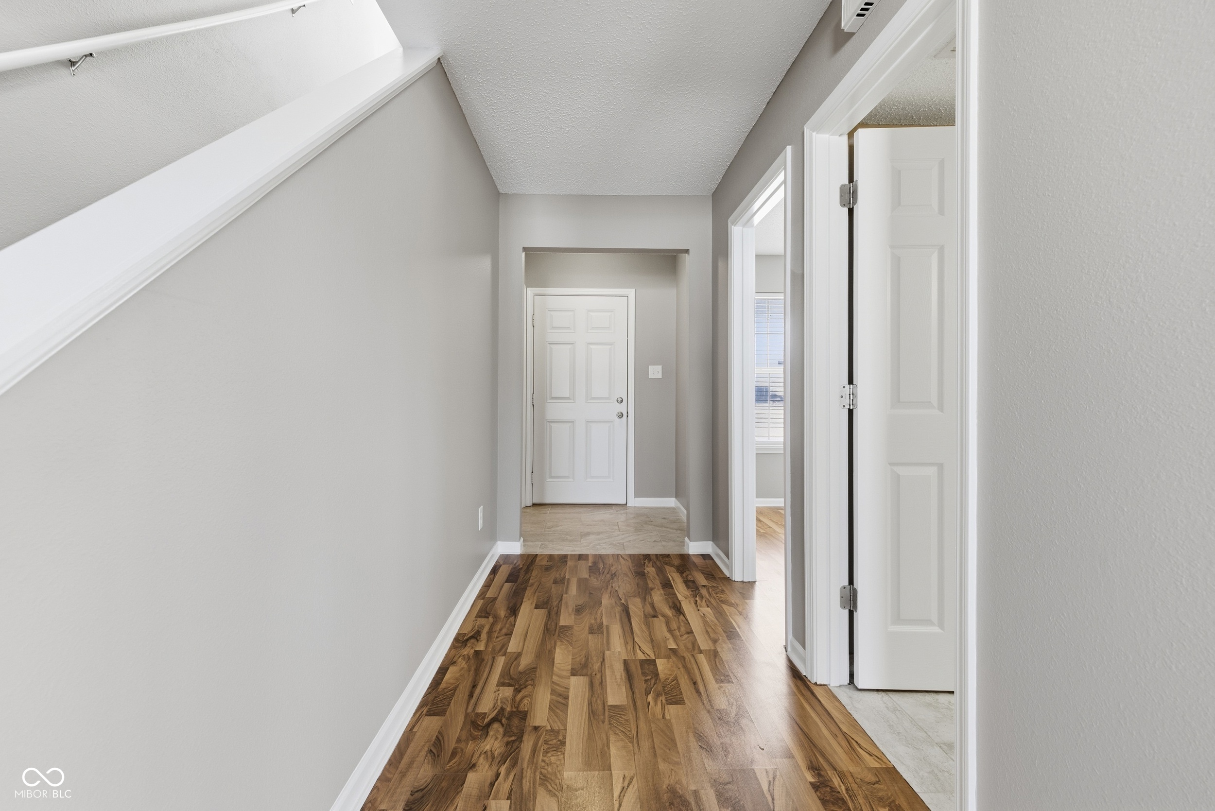 584 Springtree Lane Avon, IN 46123 - Photo 4 of 39