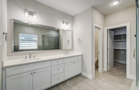 $355,000 | 5522 Rosslyn Road, Houston, TX 77091