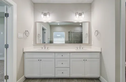 $355,000 | 5522 Rosslyn Road, Houston, TX 77091