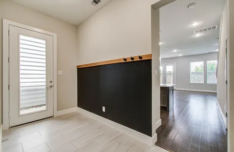 $355,000 | 5522 Rosslyn Road, Houston, TX 77091