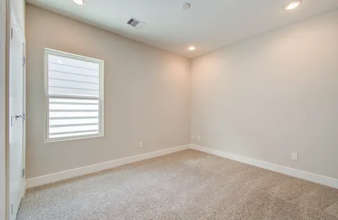 $355,000 | 5522 Rosslyn Road, Houston, TX 77091