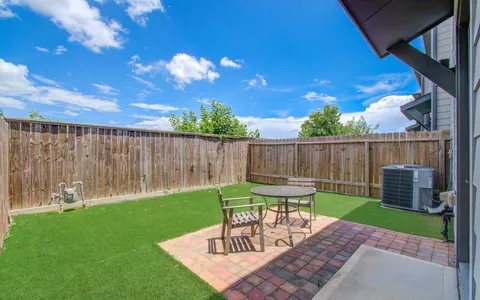 $355,000 | 5522 Rosslyn Road, Houston, TX 77091