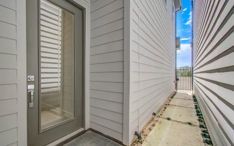 $355,000 | 5522 Rosslyn Road, Houston, TX 77091