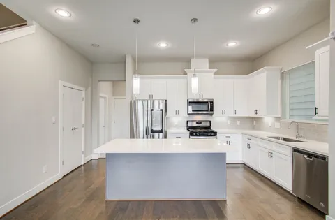 $355,000 | 5522 Rosslyn Road, Houston, TX 77091