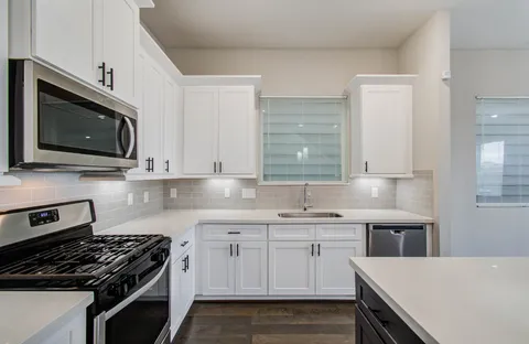 $355,000 | 5522 Rosslyn Road, Houston, TX 77091