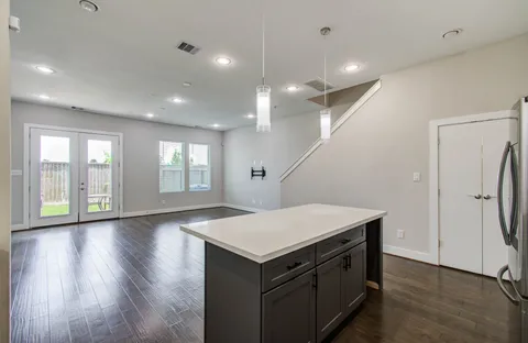 $355,000 | 5522 Rosslyn Road, Houston, TX 77091