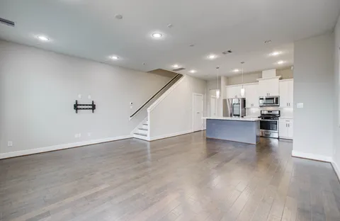 $355,000 | 5522 Rosslyn Road, Houston, TX 77091