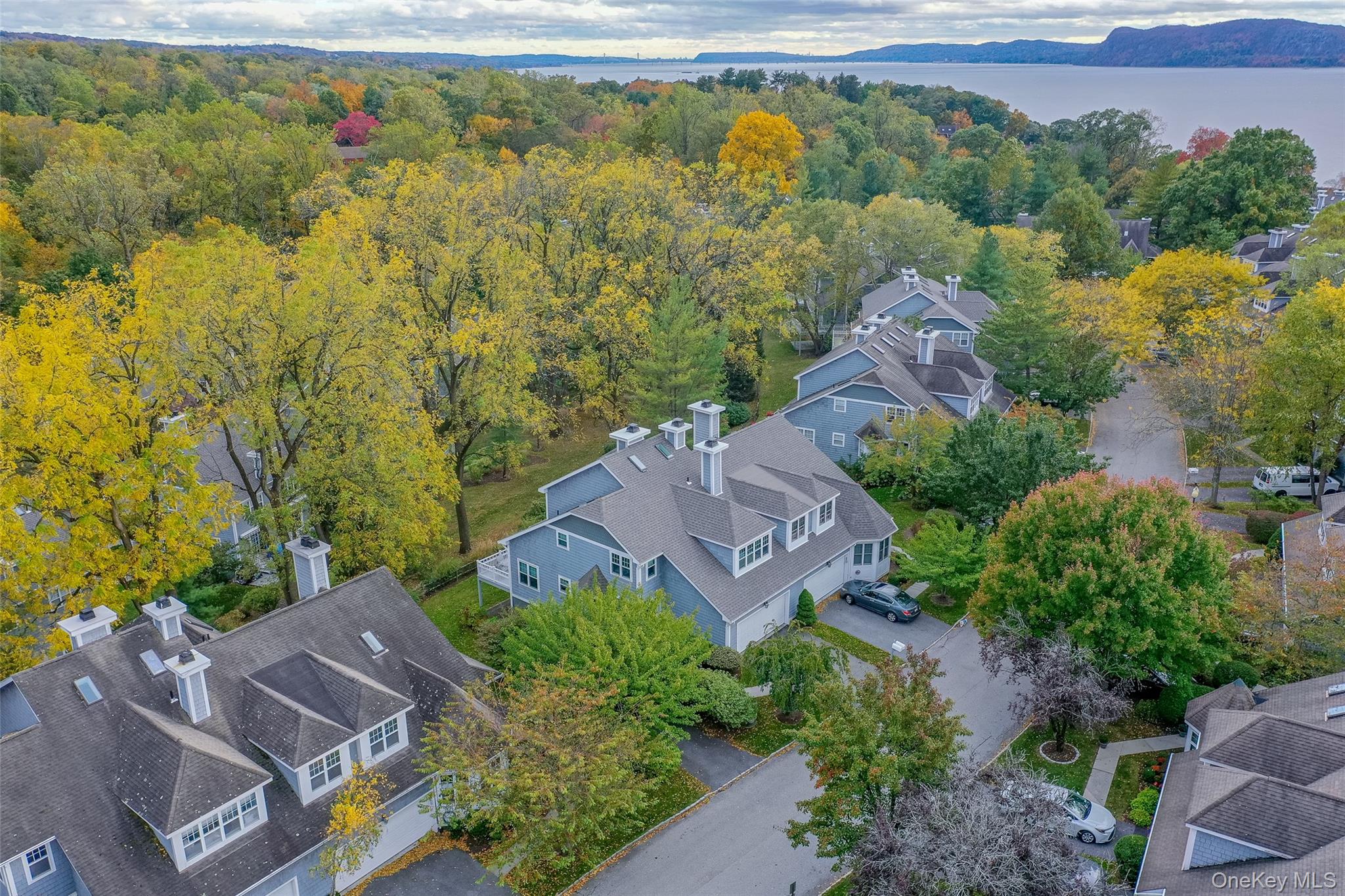 9 High Ridge Road Ossining, NY 10562 - Photo 45 of 50 an aerial view of a house with a garden