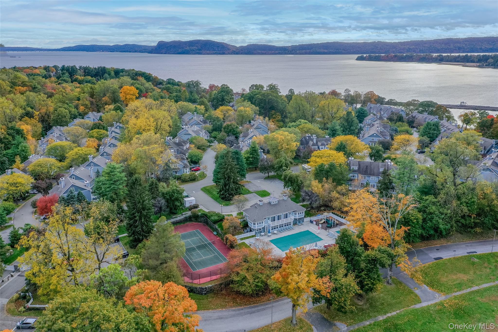 9 High Ridge Road Ossining, NY 10562 - Photo 49 of 50 an aerial view of multiple house with a lake
