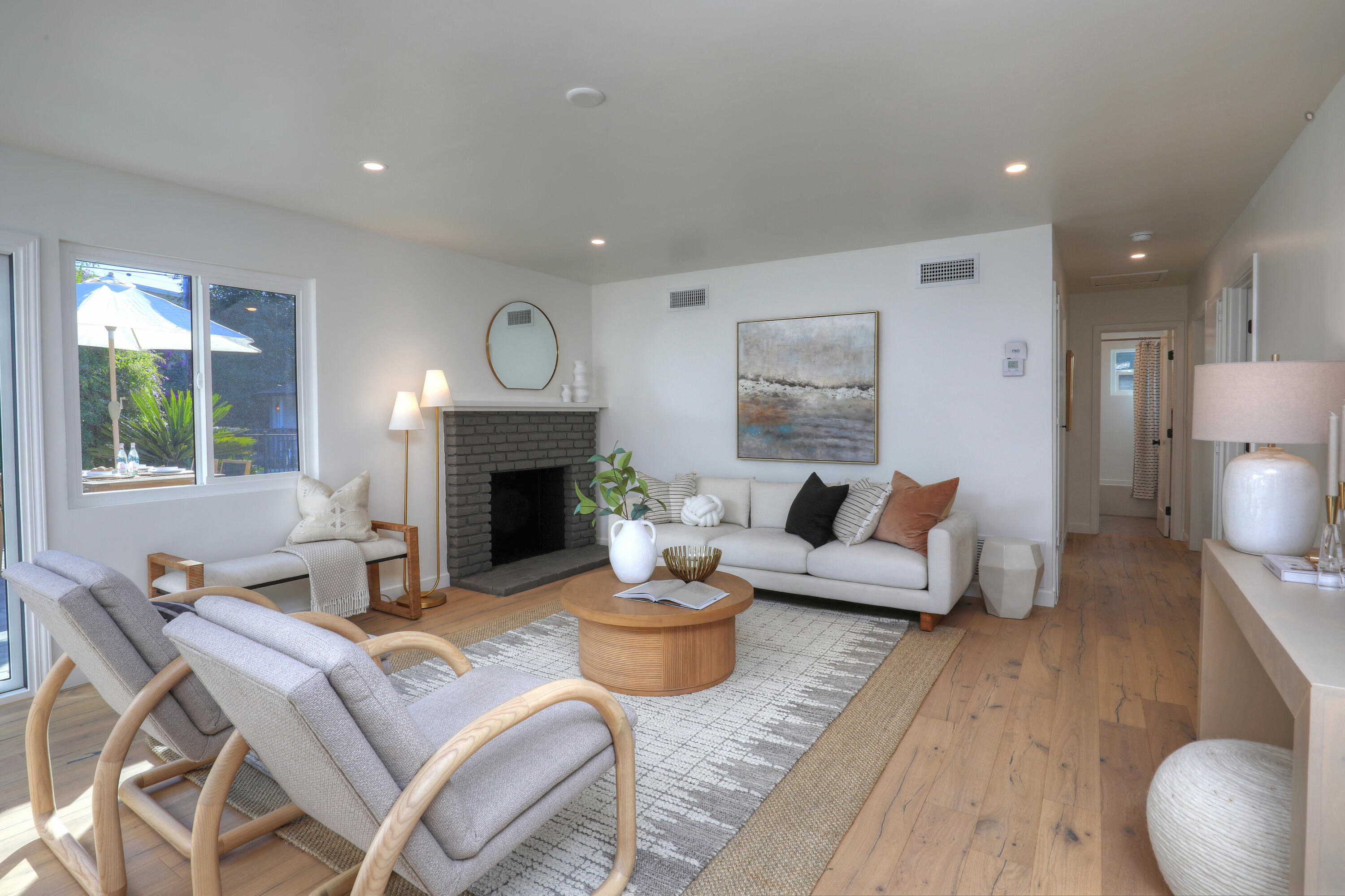 5207 Kirk Drive Santa Barbara, CA 93111 - Photo 3 of 25 LR_Hallway