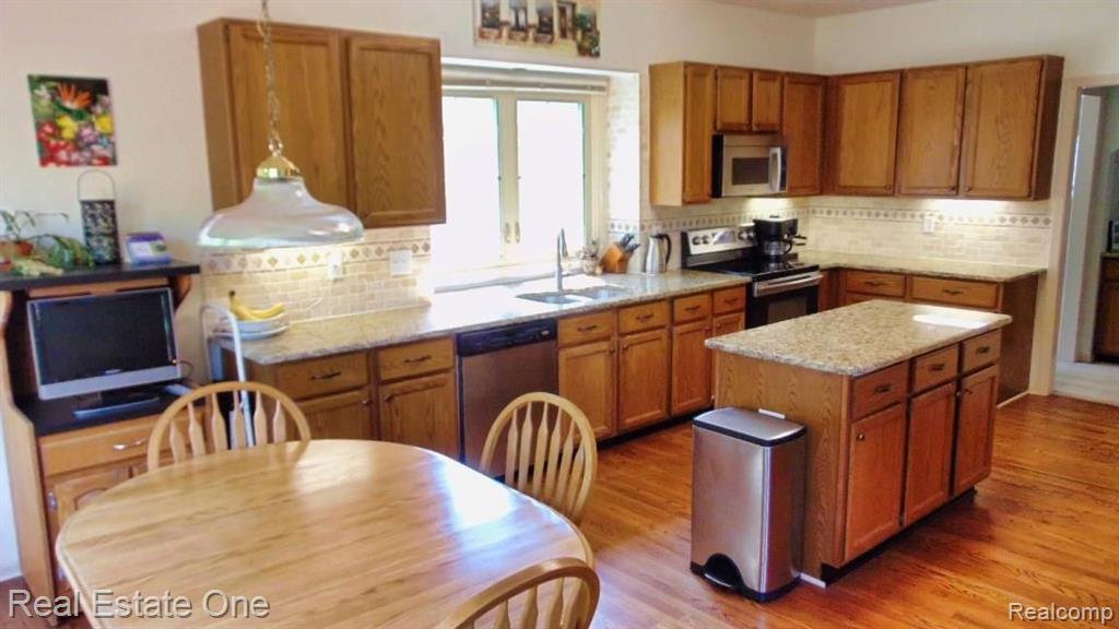 2458 Pleasant View Drive Rochester Hills, MI 48306 - Photo 7 of 68