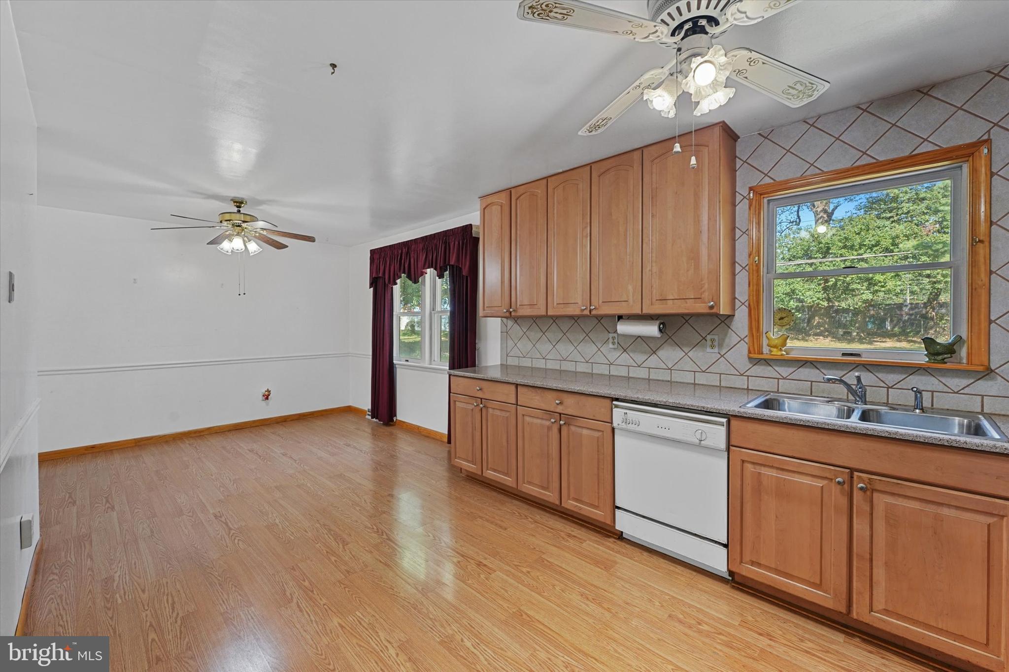 112 Chatham Road Bel Air, MD 21014 - Photo 7 of 22 Beautiful Eat In Kitchen