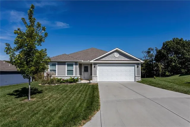 $319,000 | 1011 Redbud Drive, Paola, KS 66071