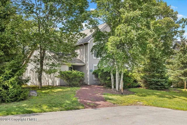 $304,000 | 183 Hawthorne Court, Tannersville, PA 18372