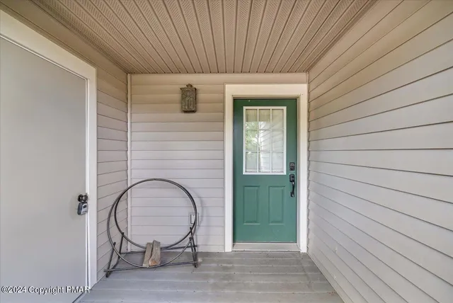 $304,000 | 183 Hawthorne Court, Tannersville, PA 18372