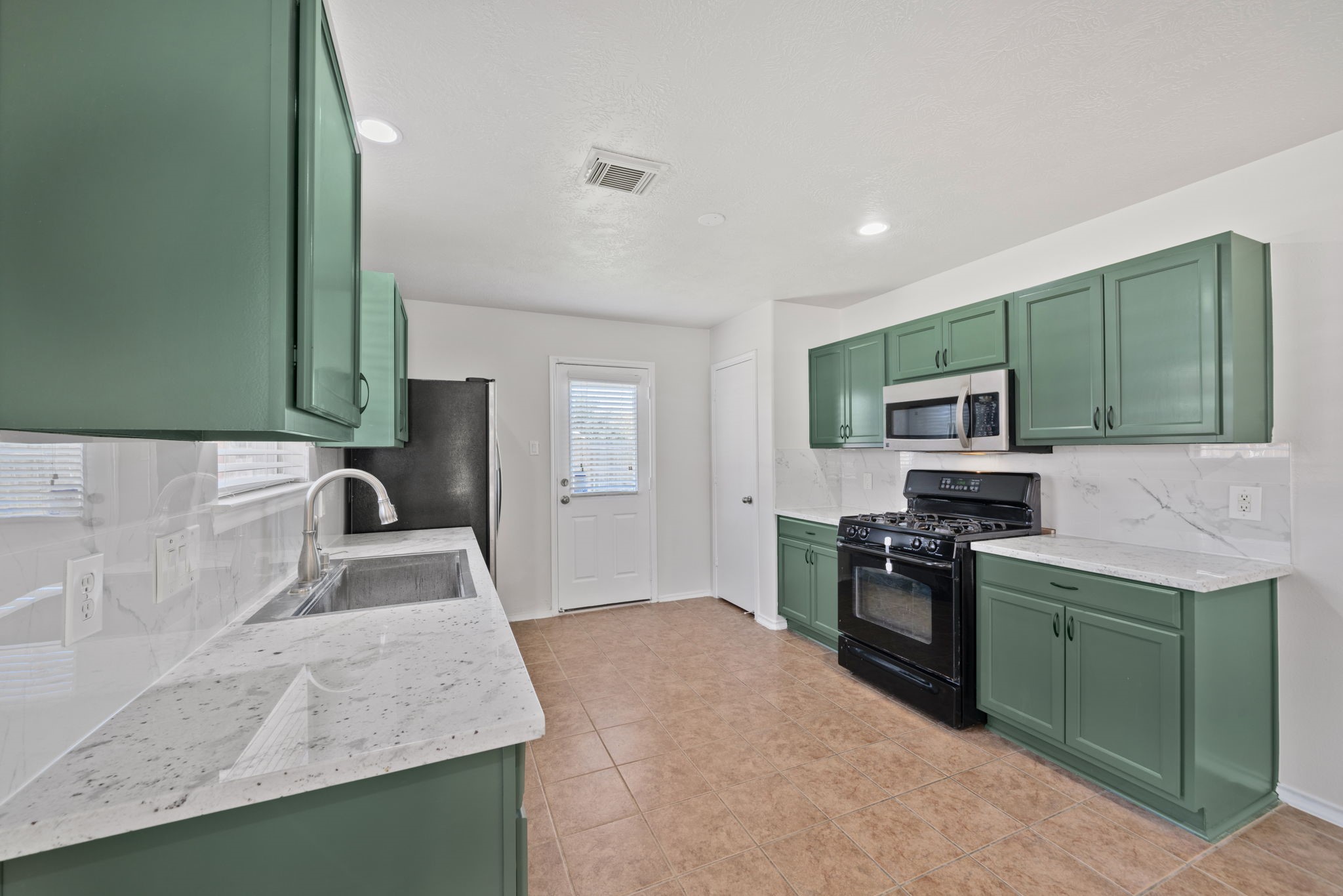 14323 Brunswick Point Lane Houston, TX 77047 - Photo 11 of 33