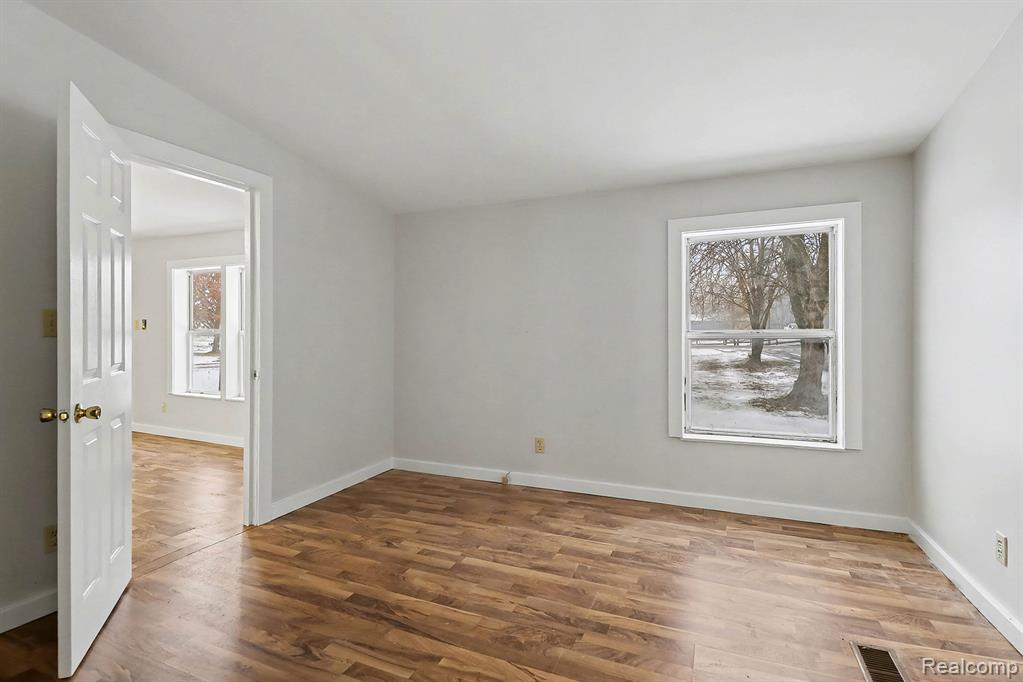 1295 West Cook Road Grand Blanc, MI 48439 - Photo 6 of 21