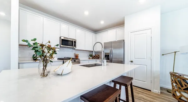 $2,318 | 9730 Kilkenny Street, Rosharon, TX 77583