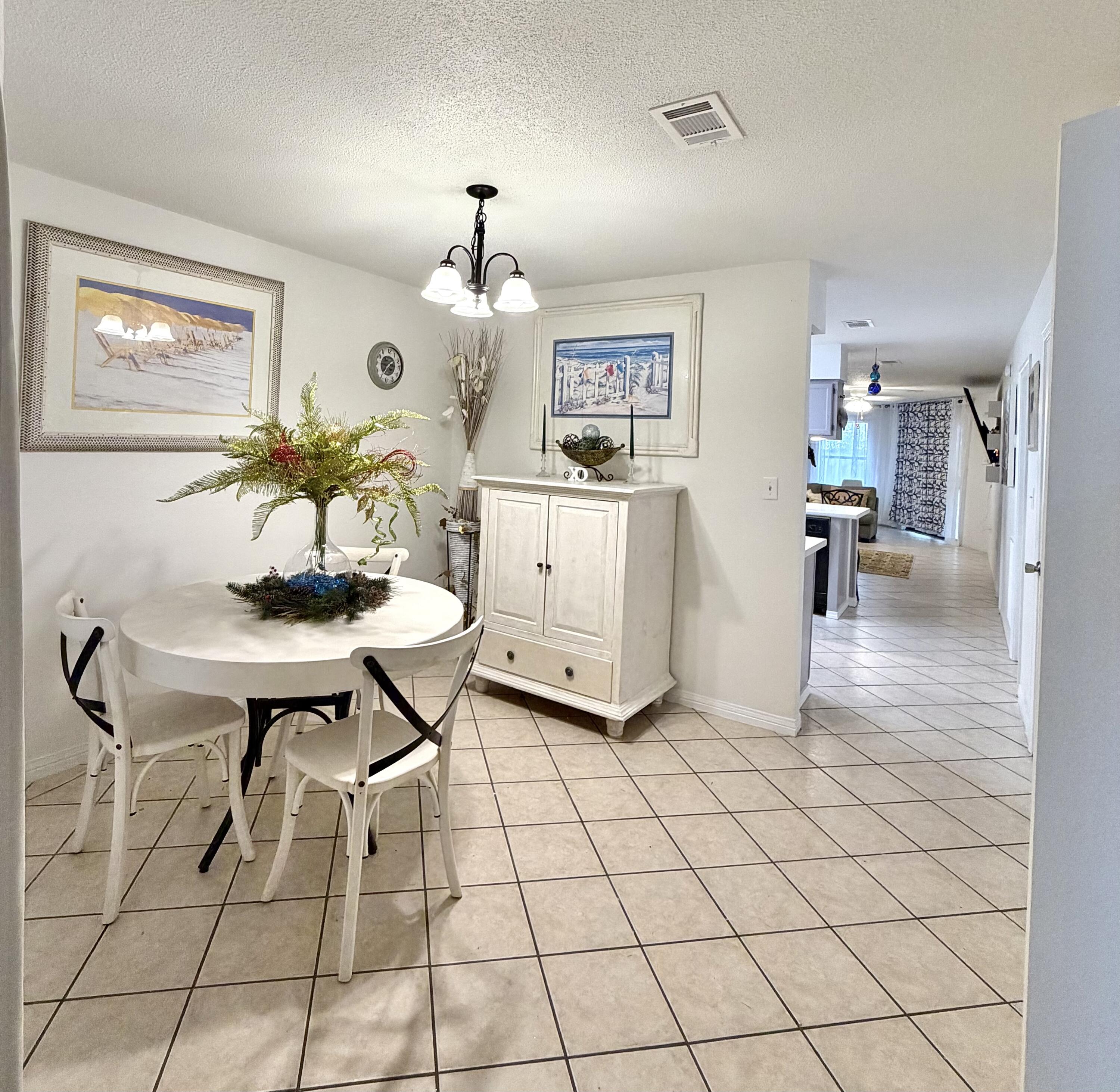 89 Harris Road Northeast, Unit 89 Fort Walton Beach, FL 32547 - Photo 3 of 11 Diningroom
