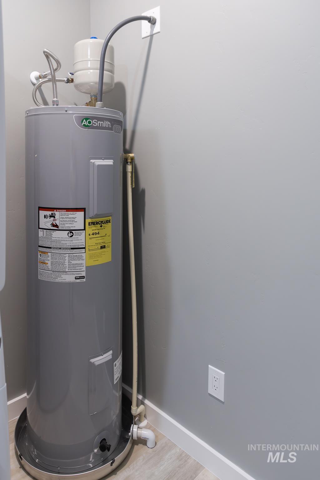 287 Southwest 6th Street, Unit 2 Ontario, OR 97914 - Photo 22 of 37 Utility room with electric water heater