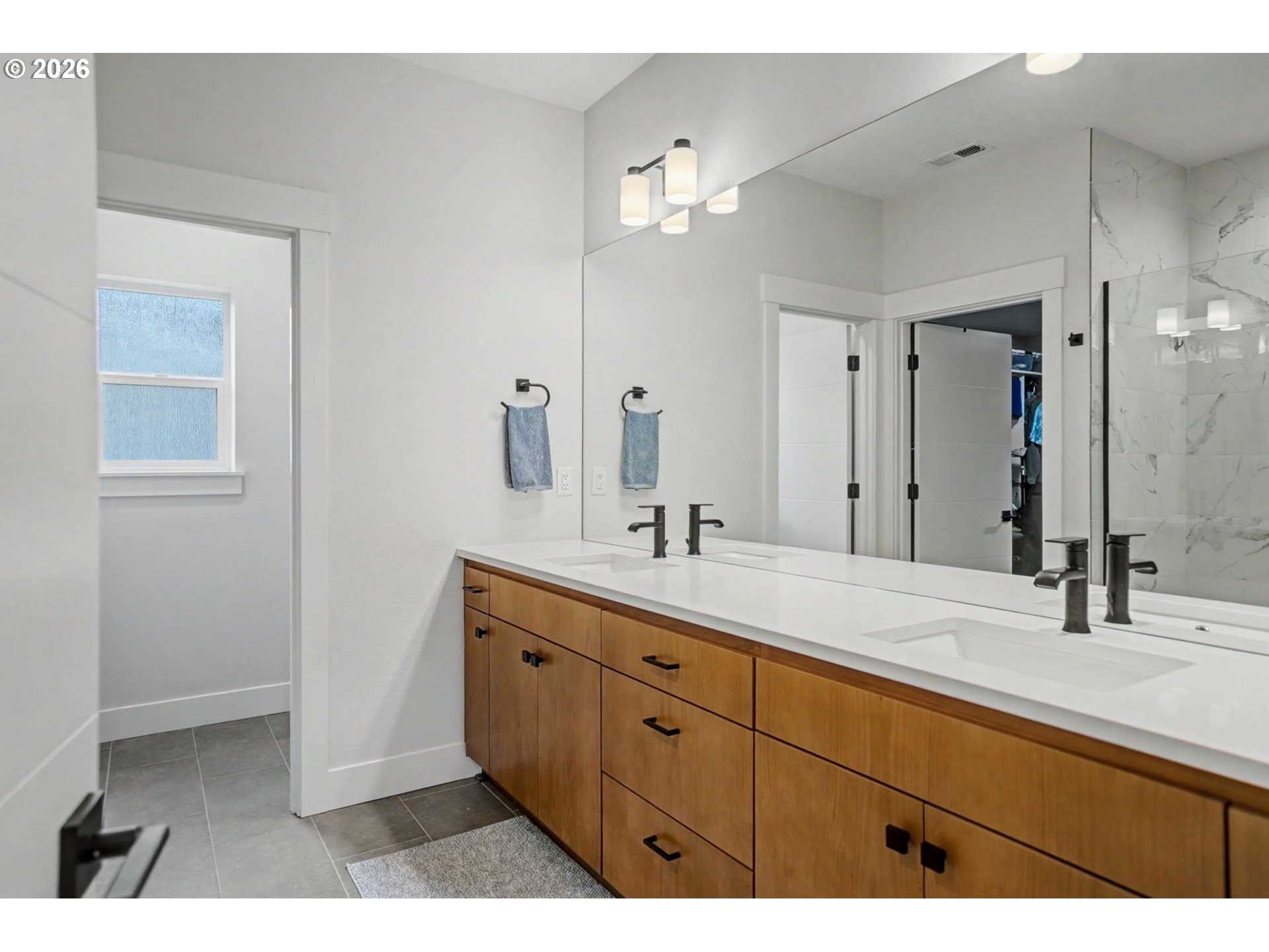 5520 Crossler Meadow Loop South Salem, OR 97306 - Photo 22 of 40 a bathroom with a double vanity sink and a mirror