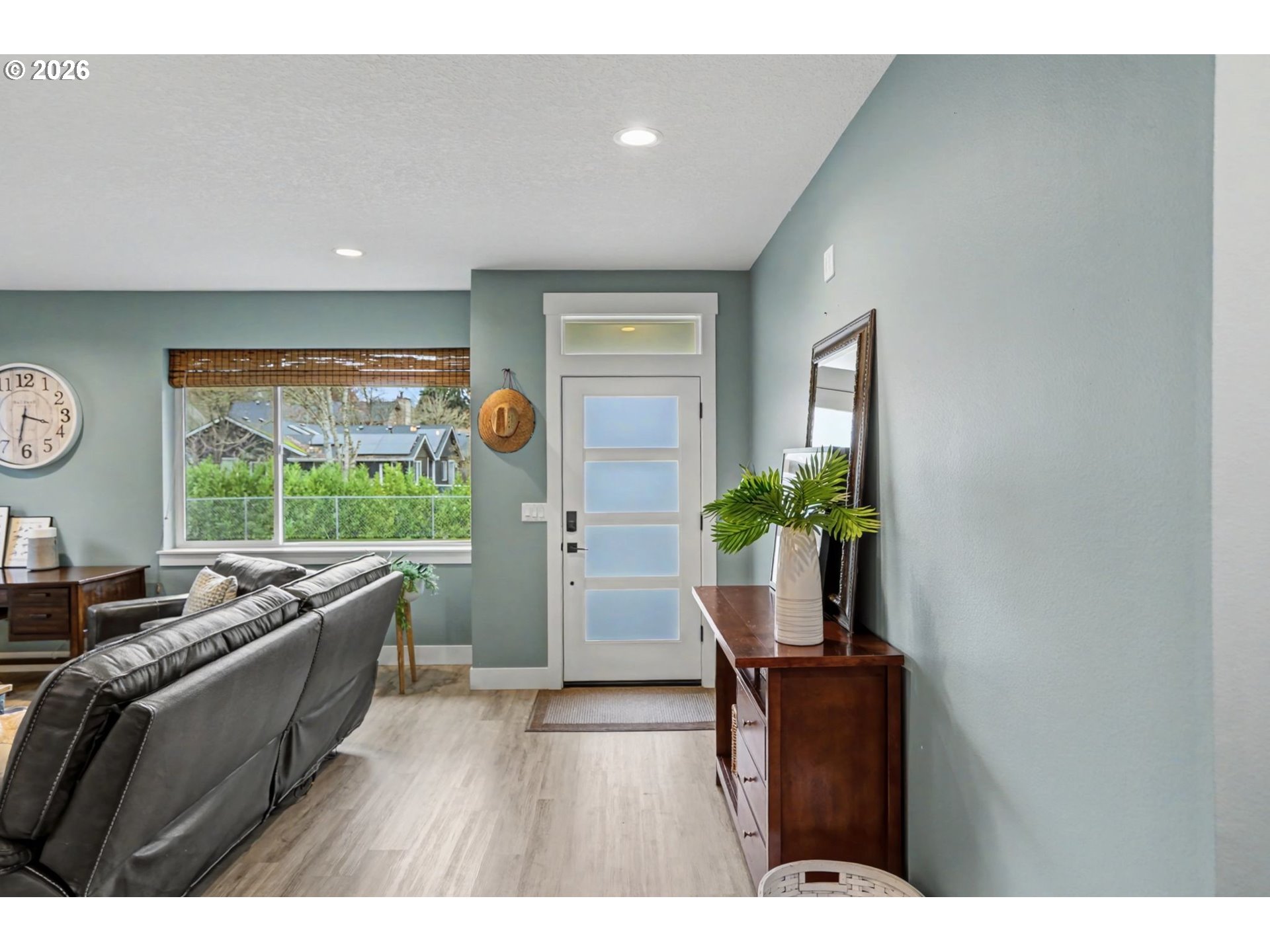 5520 Crossler Meadow Loop South Salem, OR 97306 - Photo 35 of 40 a living room with furniture and a potted plant