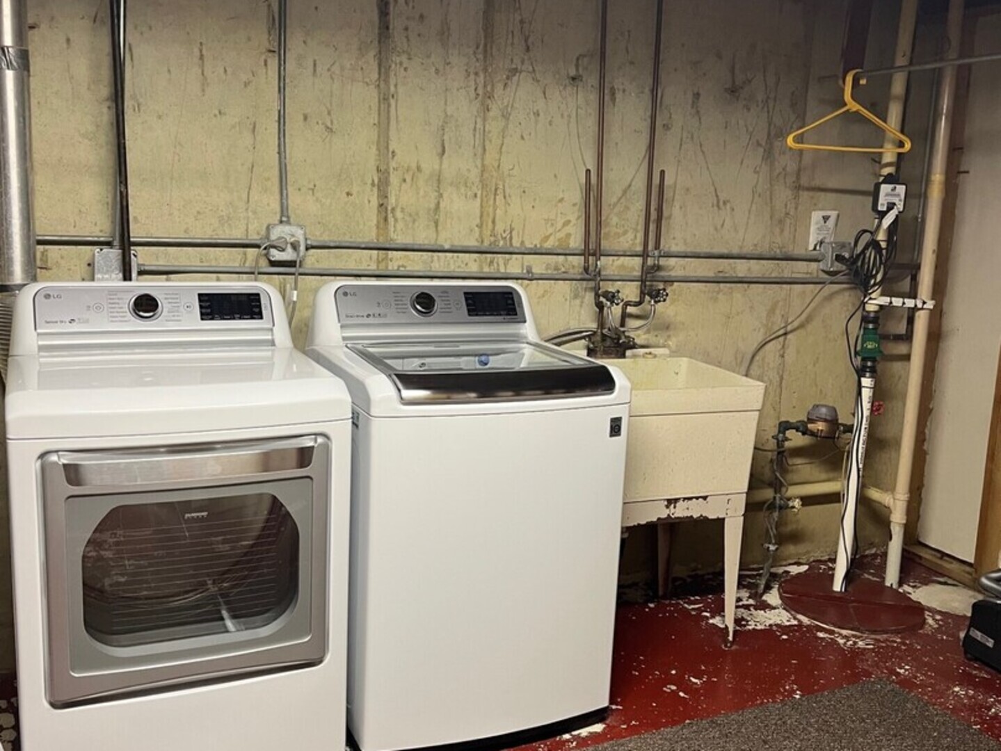 1690 Darwin Court Wheaton, IL 60189 - Photo 16 of 17 a utility room with dryer and washer