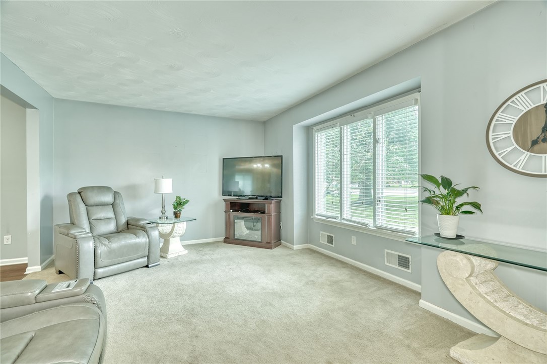 645 Webster Road Webster, NY 14580 - Photo 27 of 50 Living Room