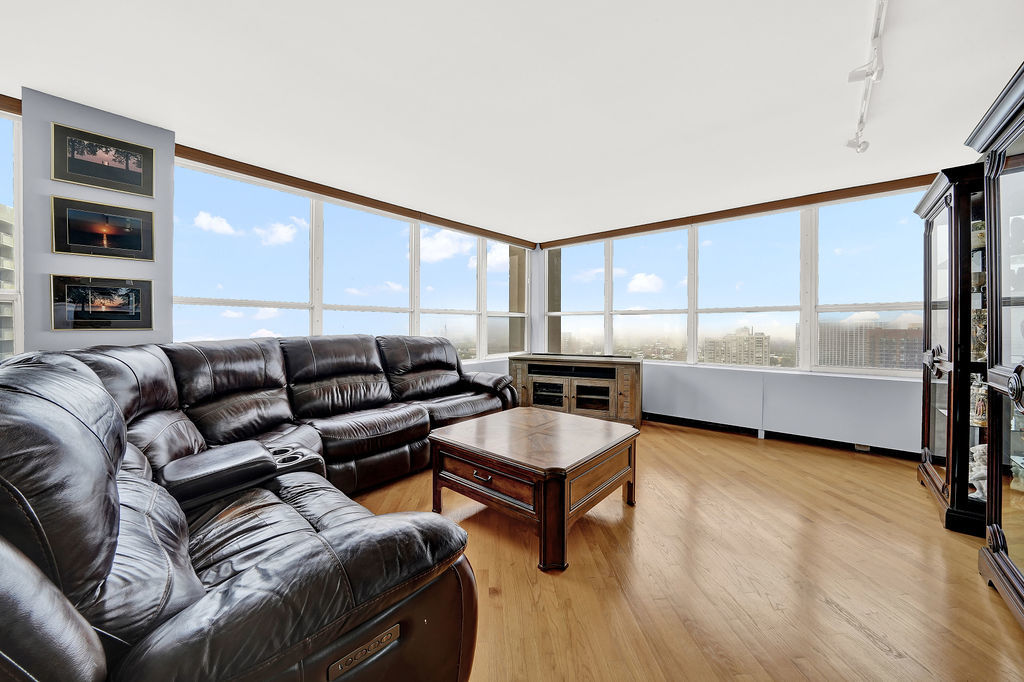 655 West Irving Park Road, Unit 2516 Chicago, IL 60613 - Photo 2 of 27 Gallery Image 2