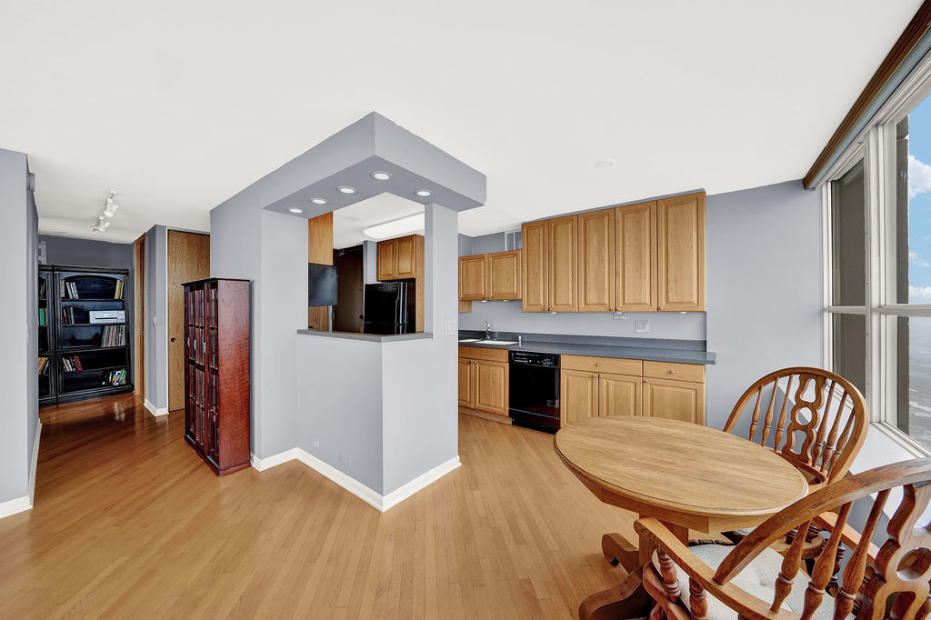 655 West Irving Park Road, Unit 2516 Chicago, IL 60613 - Photo 4 of 27 Gallery Image 4