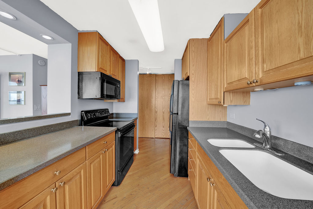 655 West Irving Park Road, Unit 2516 Chicago, IL 60613 - Photo 6 of 27 Gallery Image 6