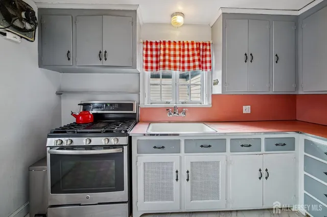 $450,000 | 539 Mountain View Terrace, Dunellen, NJ 08812