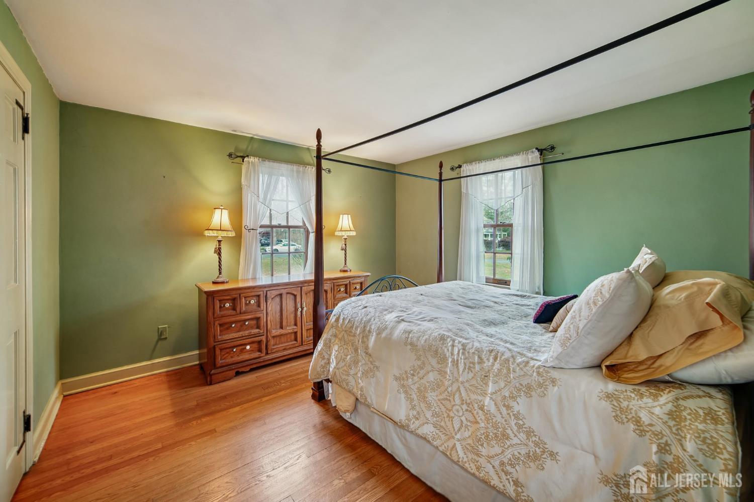 539 Mountain View Terrace Dunellen, NJ 08812 - Photo 8 of 23