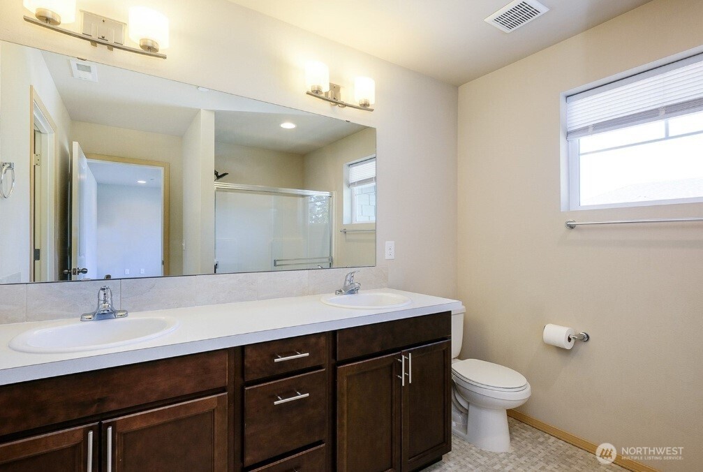 1033 Banyan Road Bremerton, WA 98310 - Photo 15 of 30