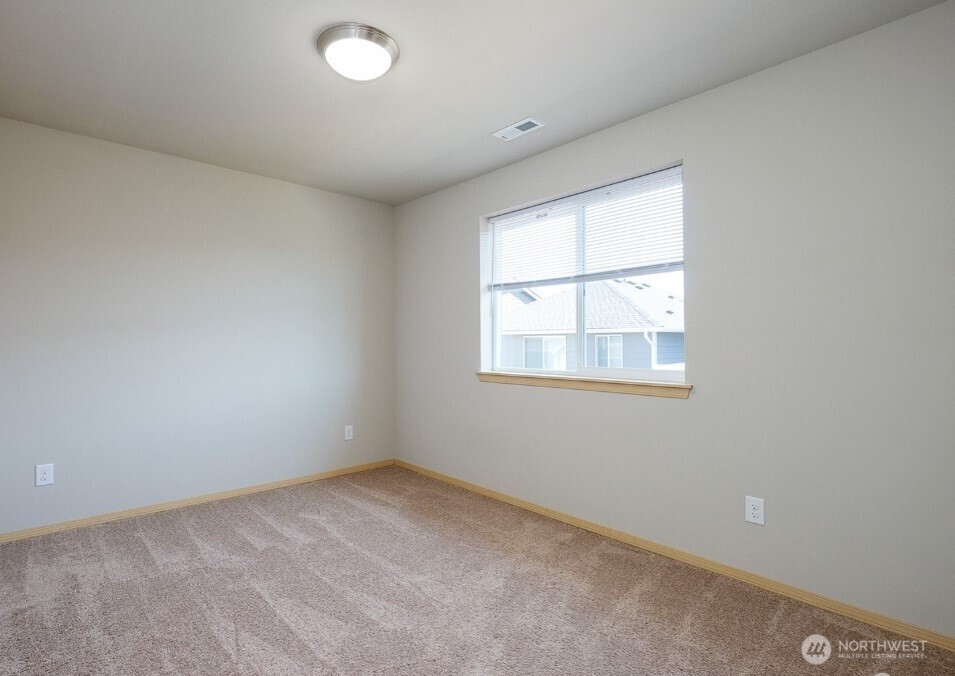 1033 Banyan Road Bremerton, WA 98310 - Photo 16 of 30