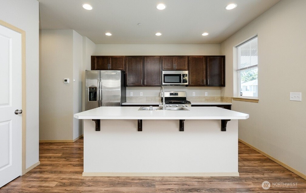 1033 Banyan Road Bremerton, WA 98310 - Photo 5 of 30