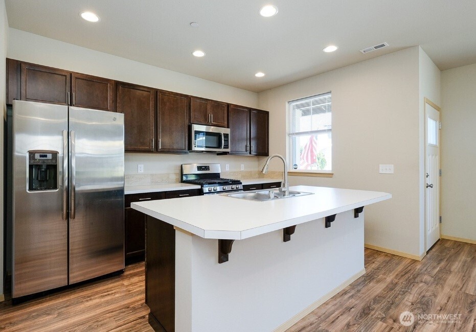 1033 Banyan Road Bremerton, WA 98310 - Photo 6 of 30